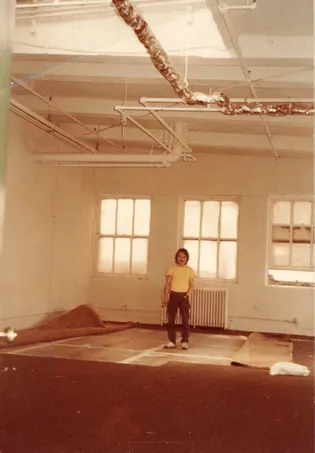 借りたスペースを友人達とスタジオへと改造