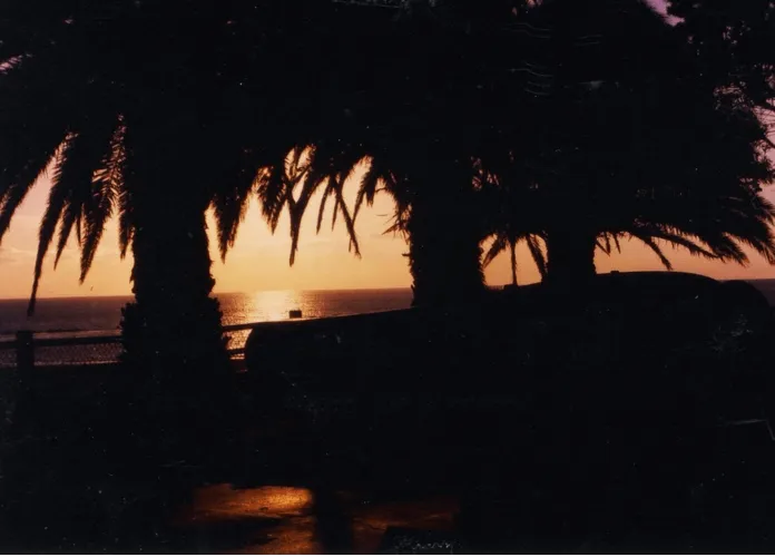 サンタモニカ、グレイハウンドバスでアメリカ一周してニューヨークへ強盗にピストルで襲われるなど波乱に満ちた道中だった