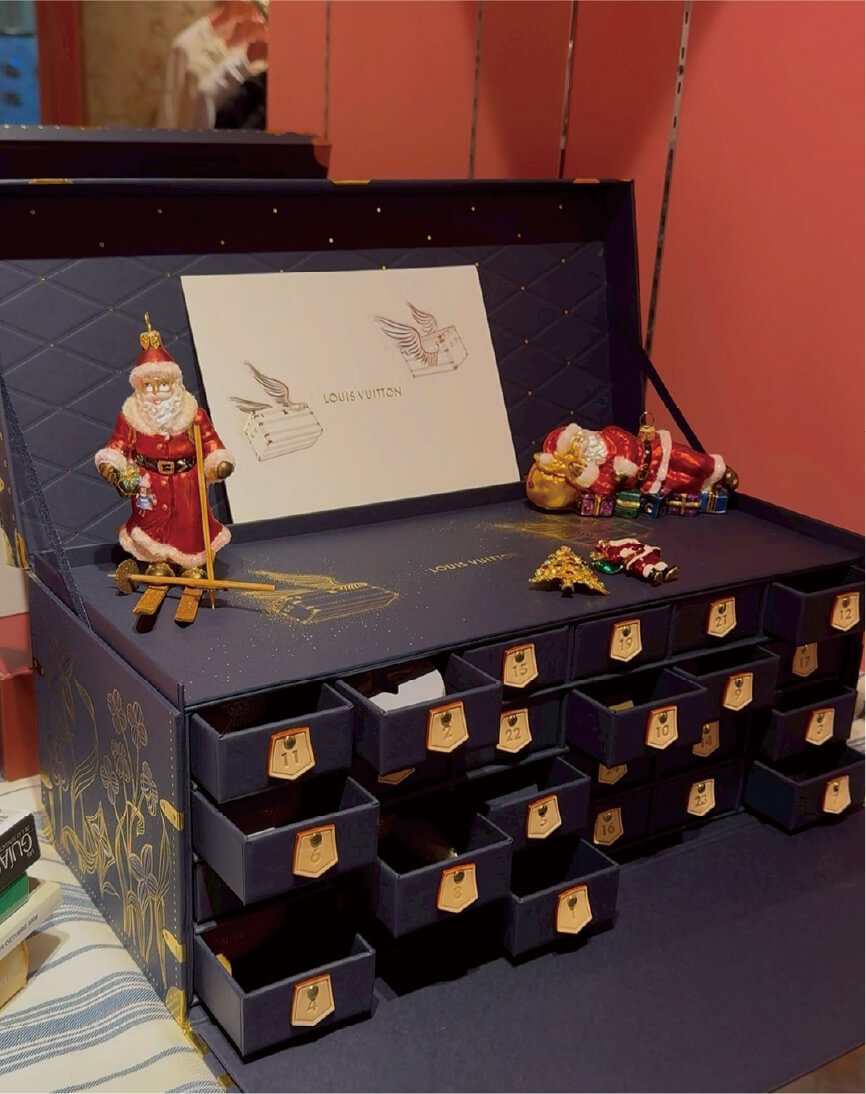 ルイ・ヴィトンから毎年届く
アドベントカレンダーは子供達へ寄付してくれる
サンタクロース
25 日になるのを指折り数えて